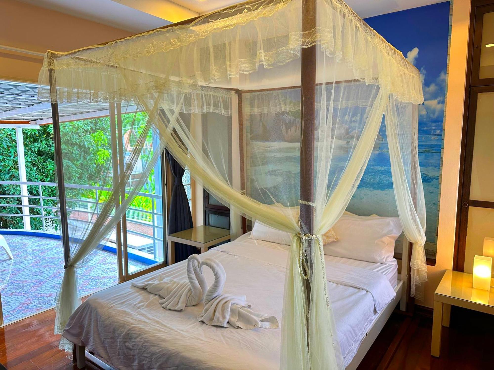 Premium Location 4 Bedroom *